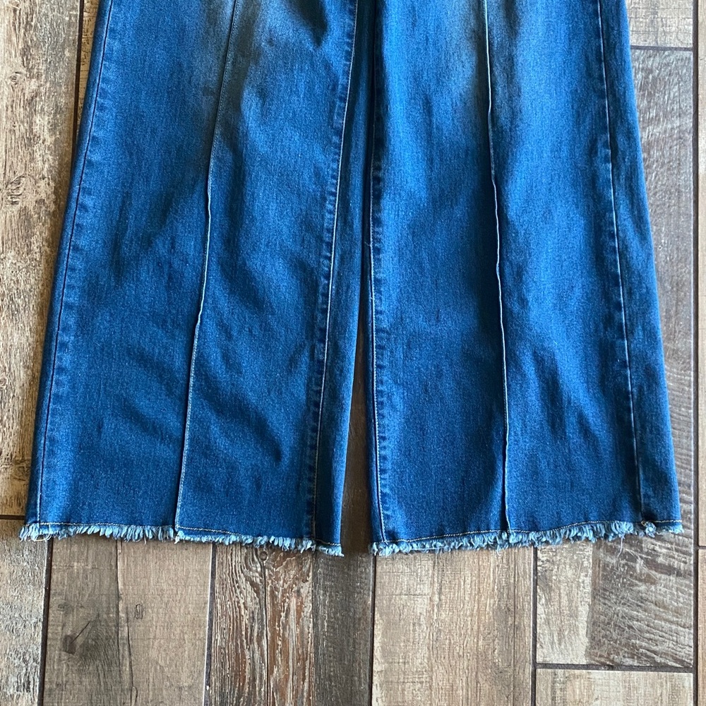 Wide-Leg Blue Jeans - Picture 9 of 10